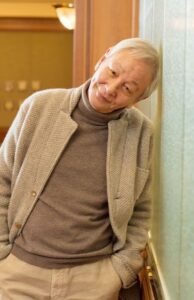 男性一人の上半身